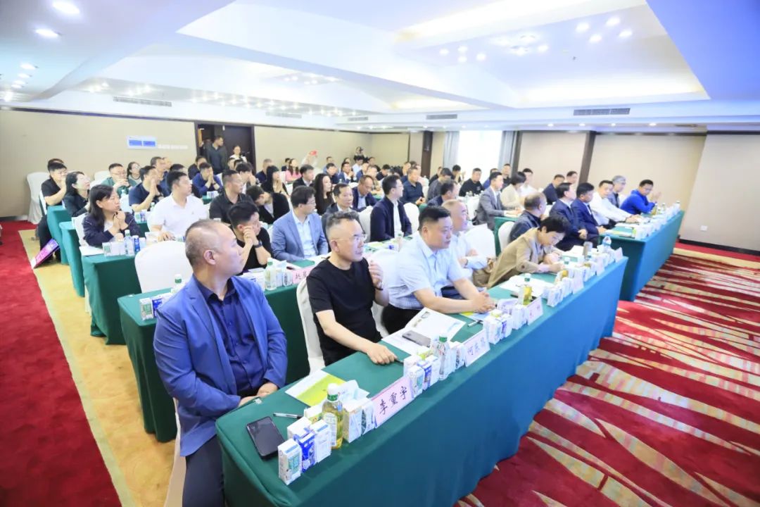 河南省2024國家“學(xué)生飲用奶計(jì)劃”推廣工作推進(jìn)會在鄭州成功舉辦！