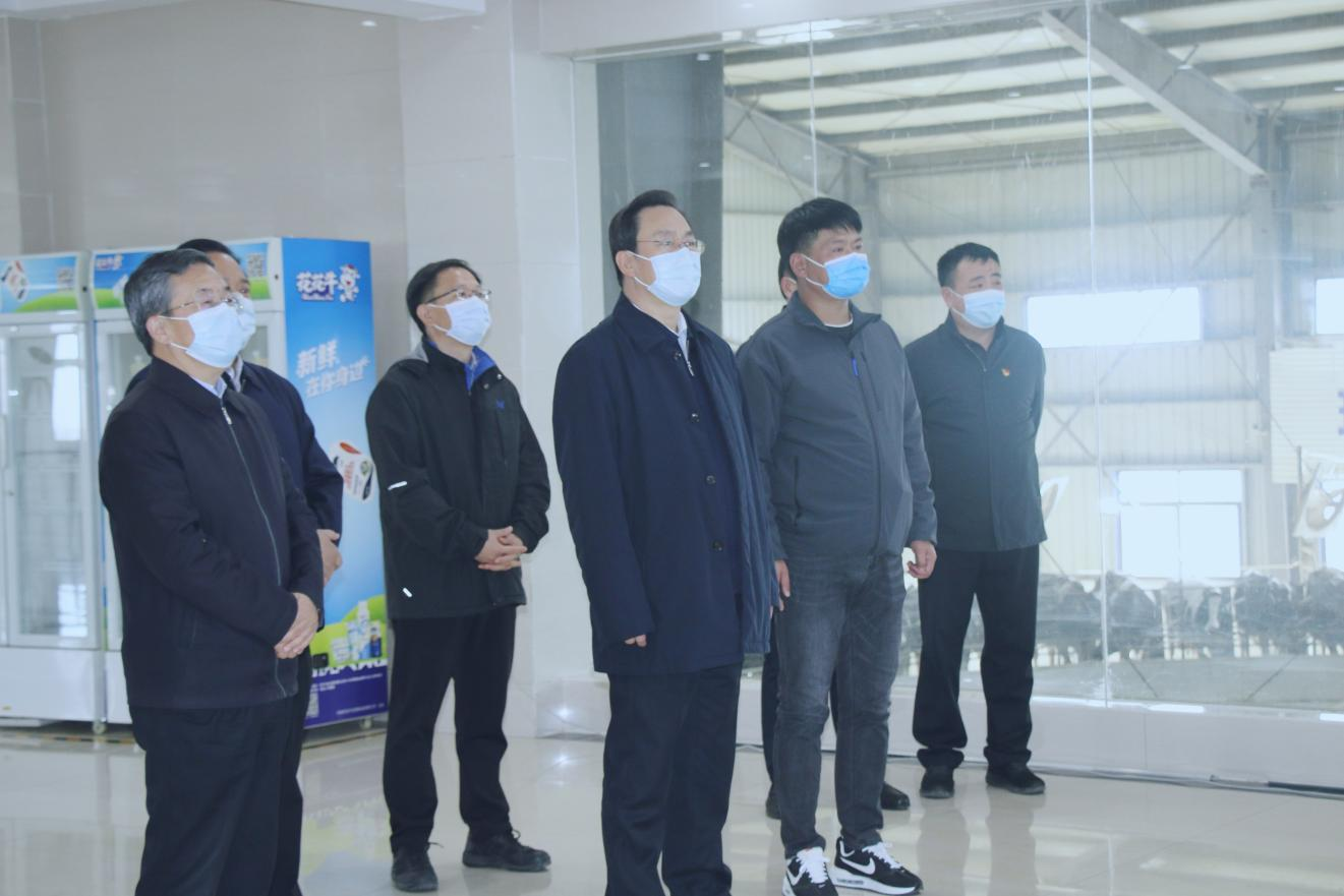 河南省人大常委會黨組書記、副主任孔昌生蒞臨花花牛魯山瑞亞牧場參觀調(diào)研