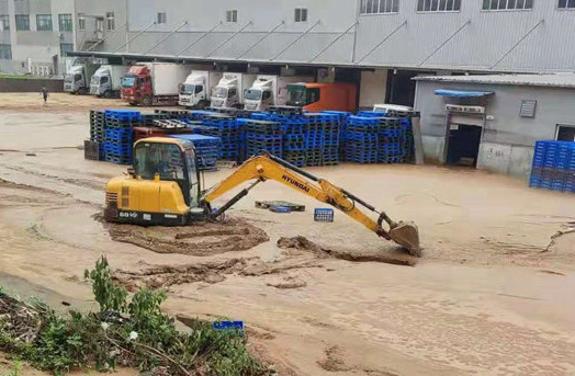 微光匯聚、風(fēng)雨同舟，我們一起扛！