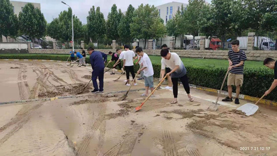 微光匯聚、風(fēng)雨同舟，我們一起扛！