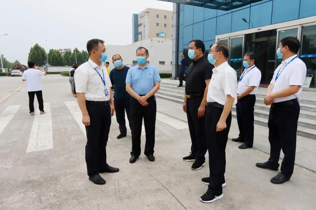 鄭州市安全生產(chǎn)雙重預(yù)防體系建設(shè)現(xiàn)場(chǎng)觀摩會(huì)在花花牛乳業(yè)集團(tuán)鄭州分公司召開