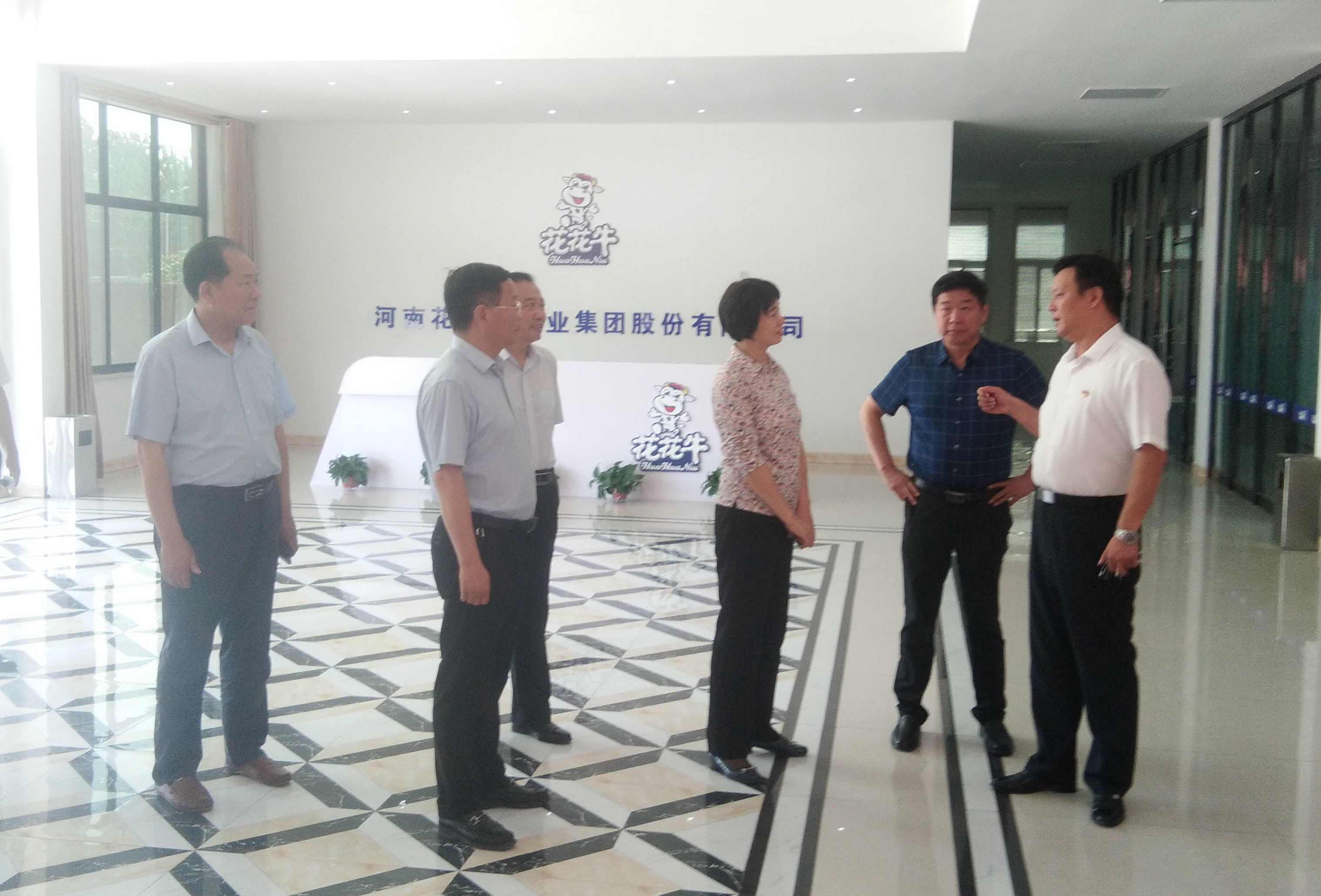 駐馬店市委常委、統(tǒng)戰(zhàn)部長姚新文 蒞臨花花牛乳業(yè)集團總部調(diào)研