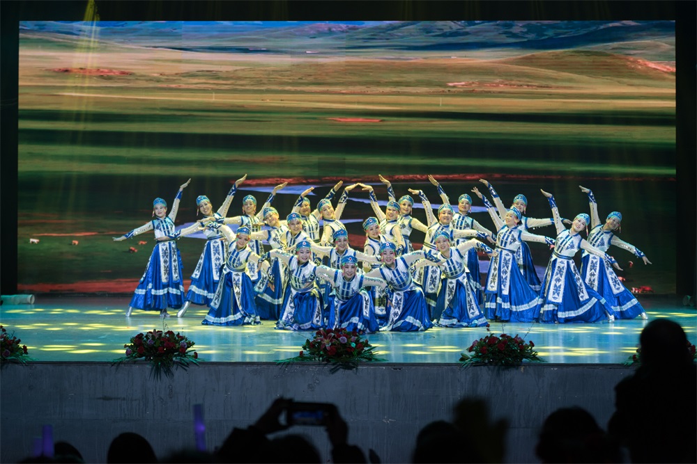 “不忘初心、聚力前行” 花花牛集團(tuán)2018迎新春聯(lián)歡會隆重舉行