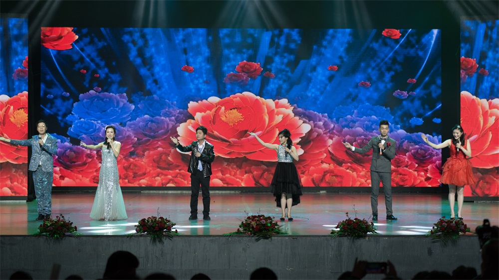 “不忘初心、聚力前行” 花花牛集團(tuán)2018迎新春聯(lián)歡會隆重舉行
