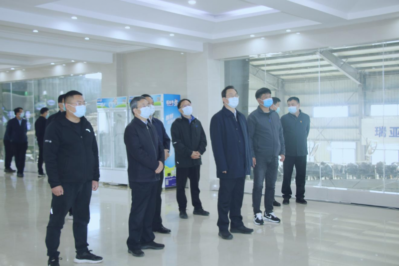 河南省人大常委會黨組書記、副主任孔昌生蒞臨花花牛魯山瑞亞牧場參觀調研