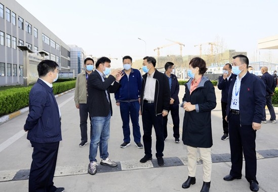 鄭州市人大副主任孫黎、市政府副市長李喜安一行 蒞臨花花牛開展“三送一強”活動