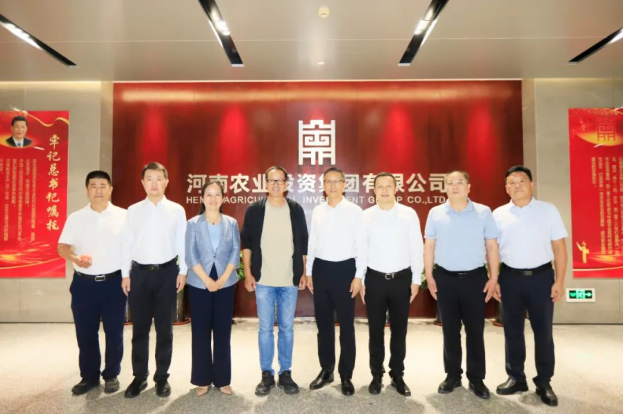 東方甄選俞敏洪先生到訪河南農(nóng)投集團(tuán)，品嘗花花牛產(chǎn)品并給予高度評價