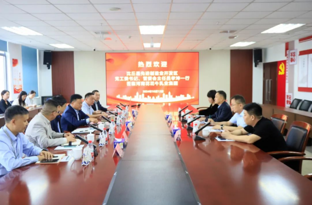 沈丘縣先進(jìn)制造業(yè)開發(fā)區(qū)黨工委書記呂孝坤、金絲猴食品有限公司董事長(zhǎng)李旸等一行到訪河南花花牛乳業(yè)集團(tuán)